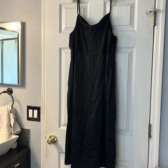 NWT Large Old Navy black summer dress. Dress is satin. - Picture 1 of 3